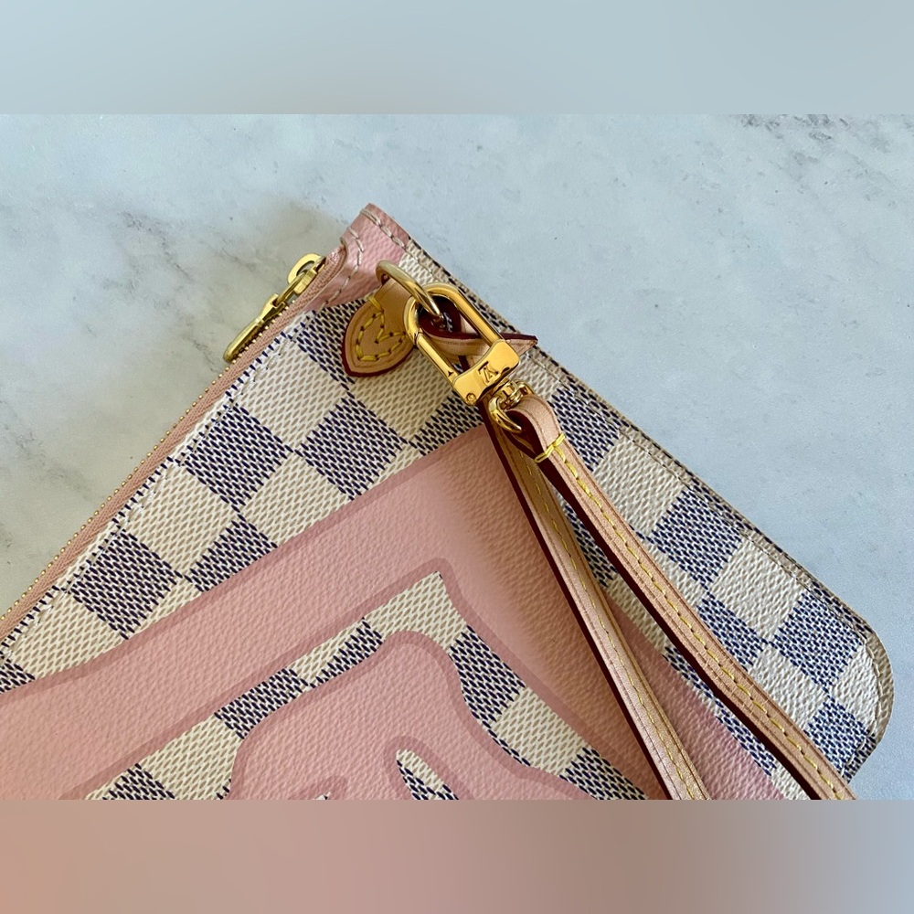 ❗️SOLD❗️Tahitian Neverfull Pouch - Picture 3 of 9